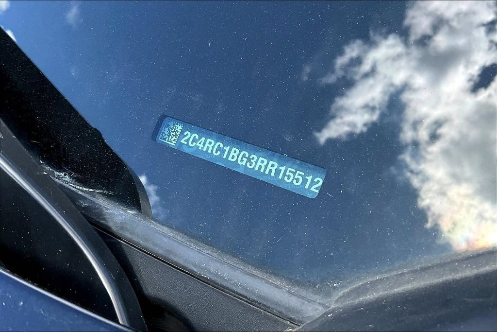 Used 2024 Chrysler Pacifica Touring-L FWD image 17