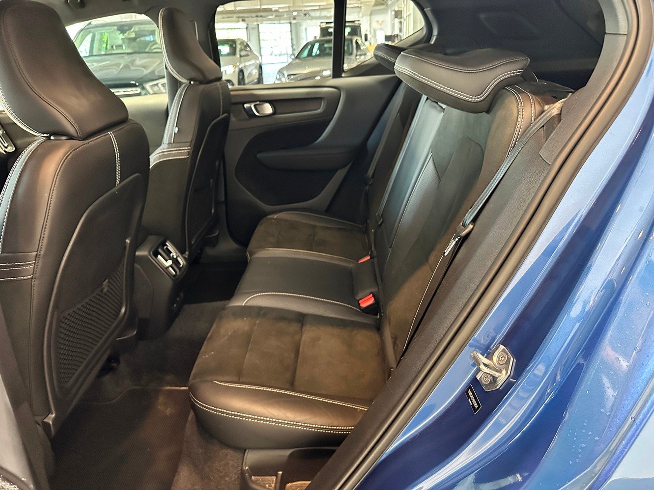 Used 2021 Volvo XC40 P8 Recharge w/ Advanced Package AWD/4WD image 12