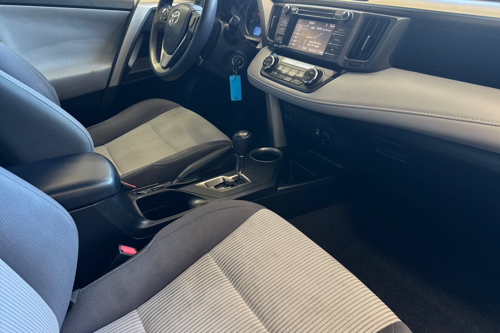 Used 2015 Toyota RAV4 XLE FWD image 16