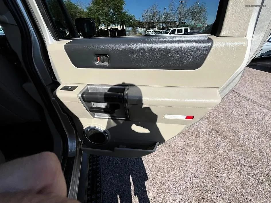 Used 2003 HUMMER H2 w/ Preferred Equipment Group AWD/4WD image 26
