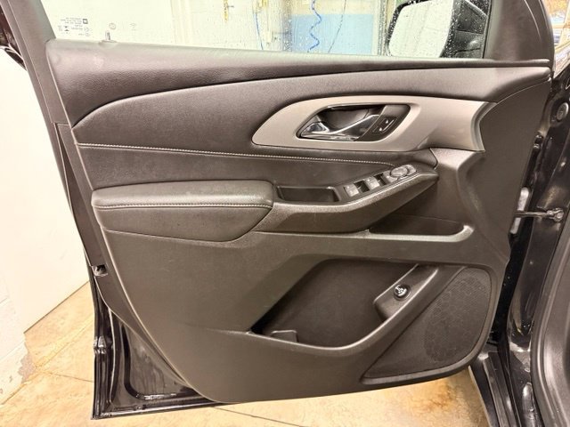 Used 2023 Chevrolet Traverse LT w/ LPO, Floor Liner Package FWD image 11