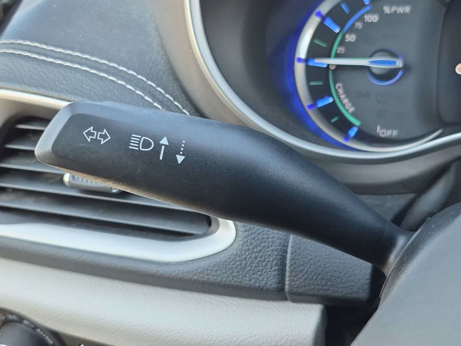Used 2021 Chrysler Pacifica Touring-L FWD image 25