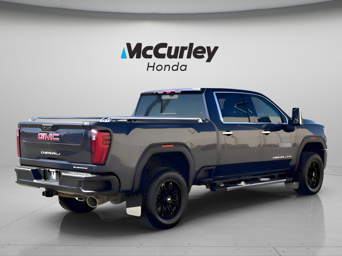 Used 2024 GMC Sierra 2500 Denali w/ Technology Package image 3