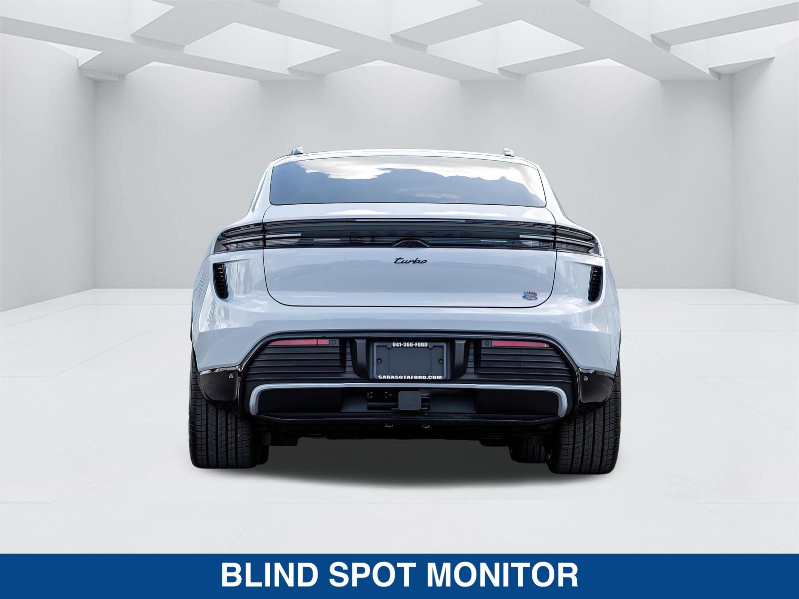 Used 2025 Porsche Macan Turbo Electric AWD/4WD image 5