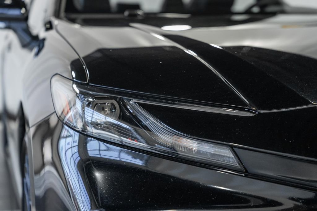 Used 2025 Toyota Camry SE image 11