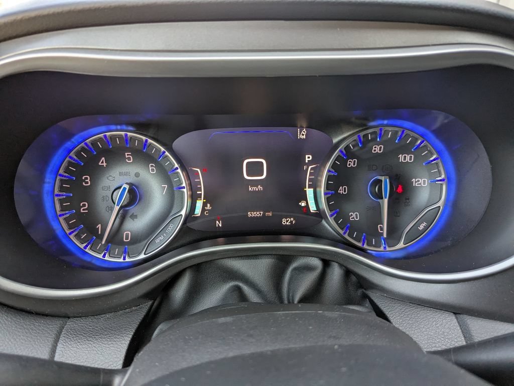 Used 2023 Chrysler Pacifica Touring-L FWD image 11