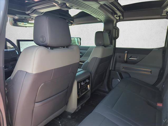 Used 2025 GMC Hummer EV 2X w/ LPO, Illumination Package AWD/4WD image 18