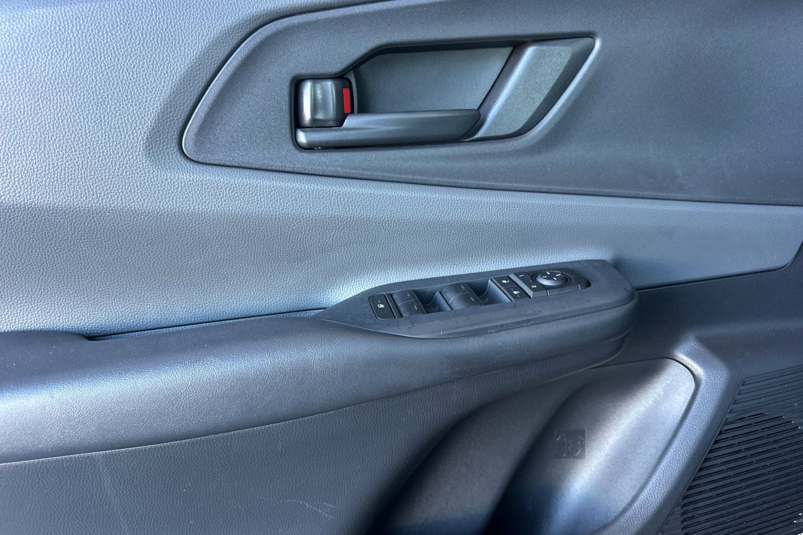 Used 2025 Toyota Prius LE image 12