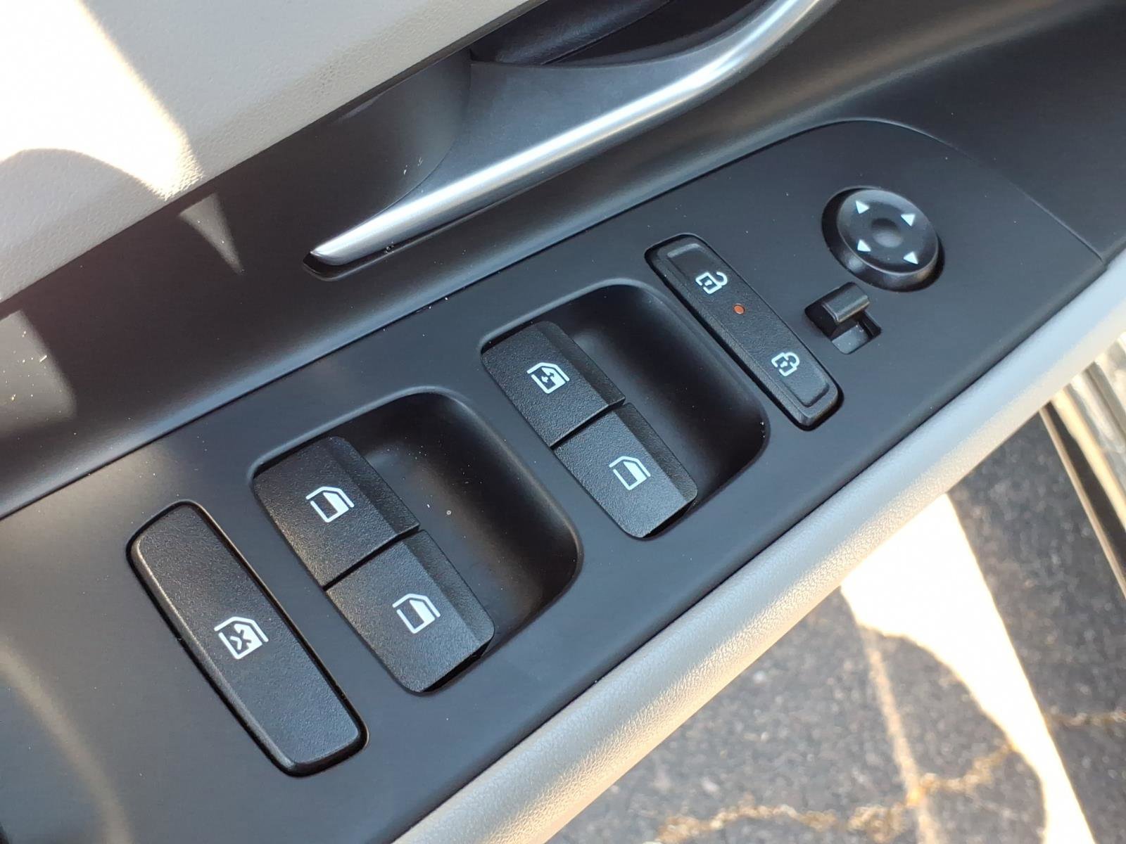 Certified 2025 Hyundai Elantra Limited FWD image 11