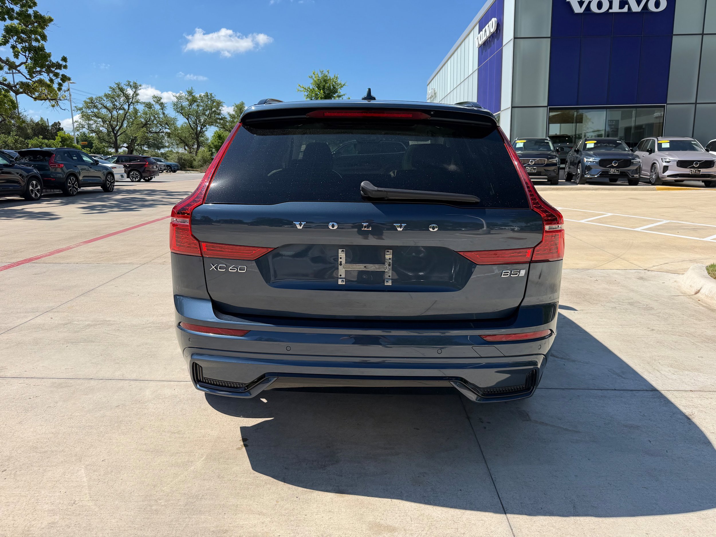 Certified 2023 Volvo XC60 B5 Plus FWD image 5