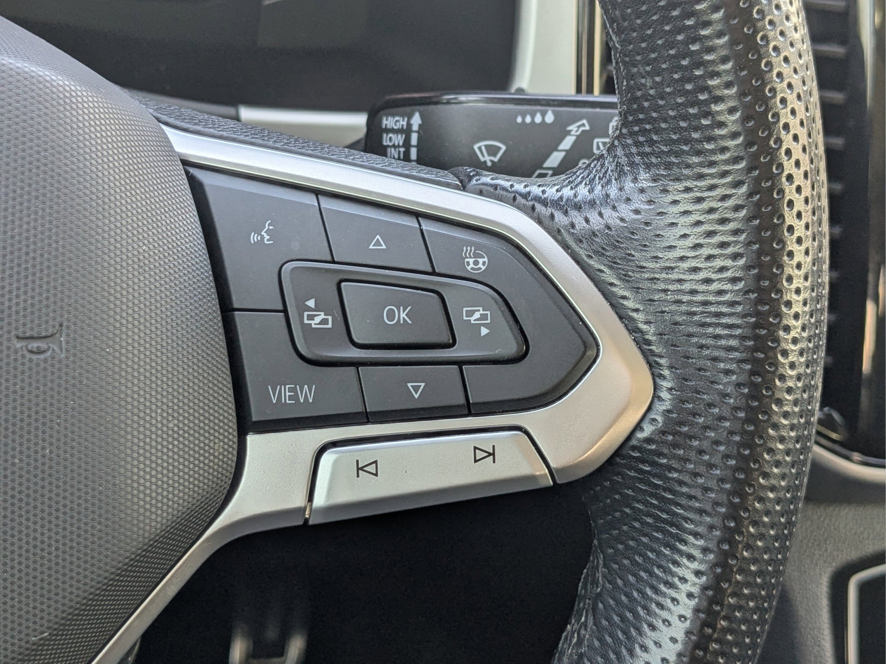 Used 2023 Volkswagen Atlas SEL R-Line AWD/4WD image 18