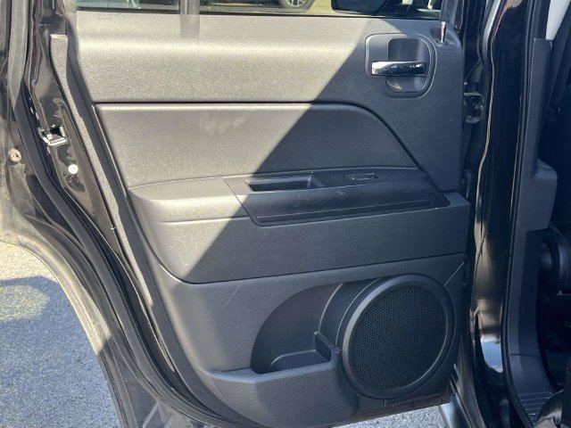 Used 2016 Jeep Patriot High Altitude FWD image 19