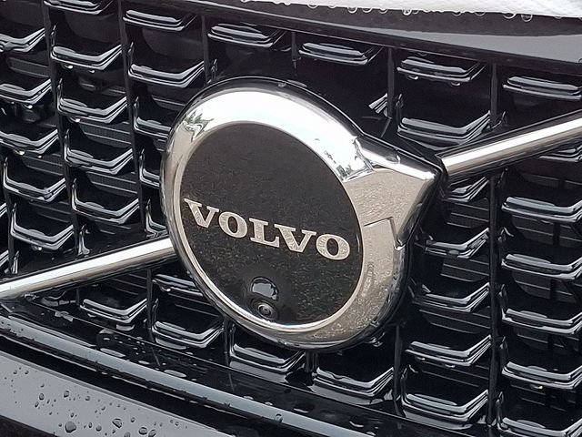 New 2026 Volvo XC40 B5 Plus w/ Protection Package Premier AWD/4WD image 10