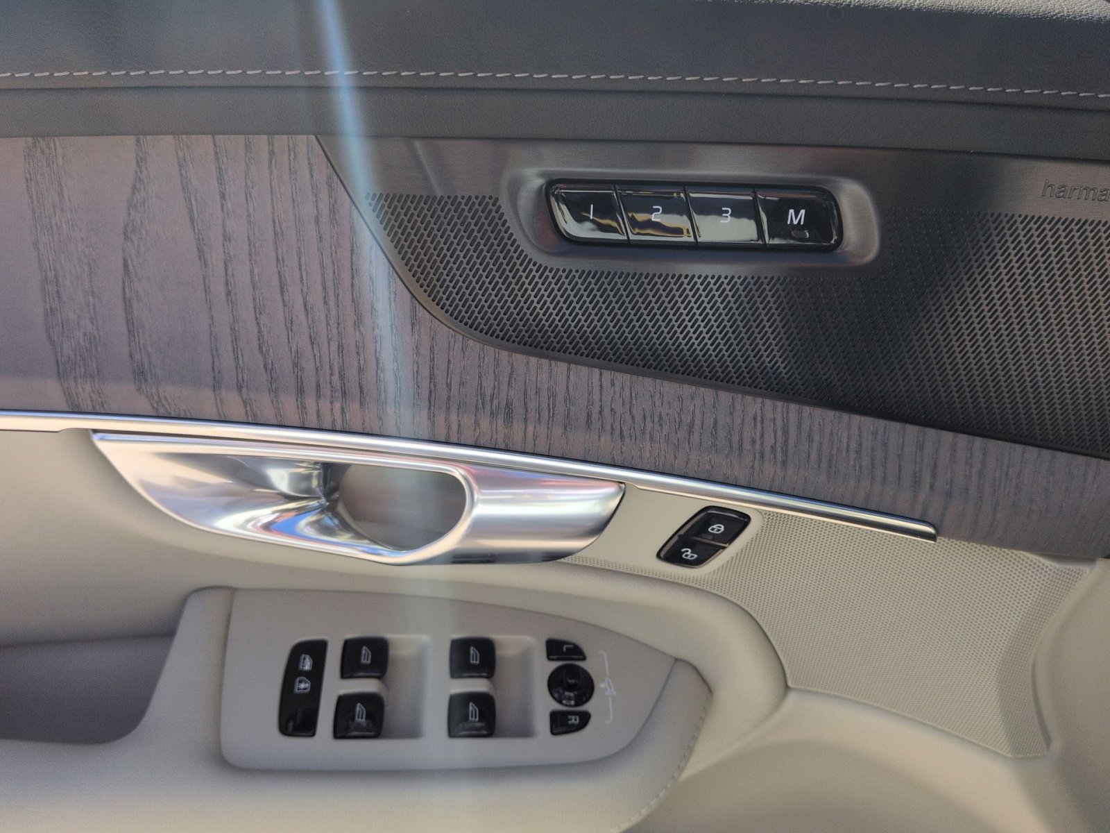 New 2026 Volvo XC90 B6 Ultra w/ Protection Package Premier image 15