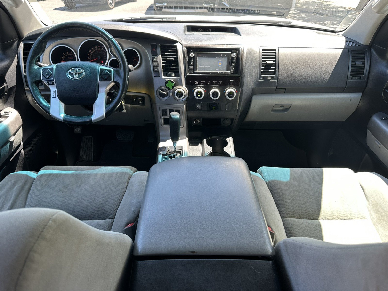 Used 2015 Toyota Sequoia SR5 AWD/4WD image 17