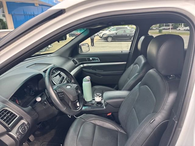 Used 2017 Ford Explorer XLT FWD image 13