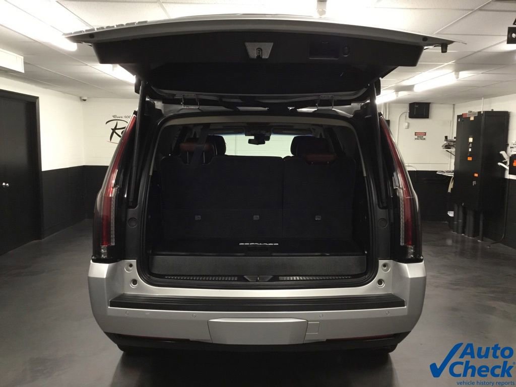 Used 2017 Cadillac Escalade Luxury AWD/4WD image 12