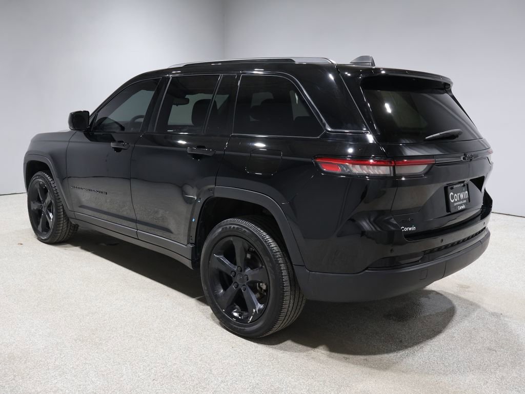 Used 2024 Jeep Grand Cherokee Altitude image 5