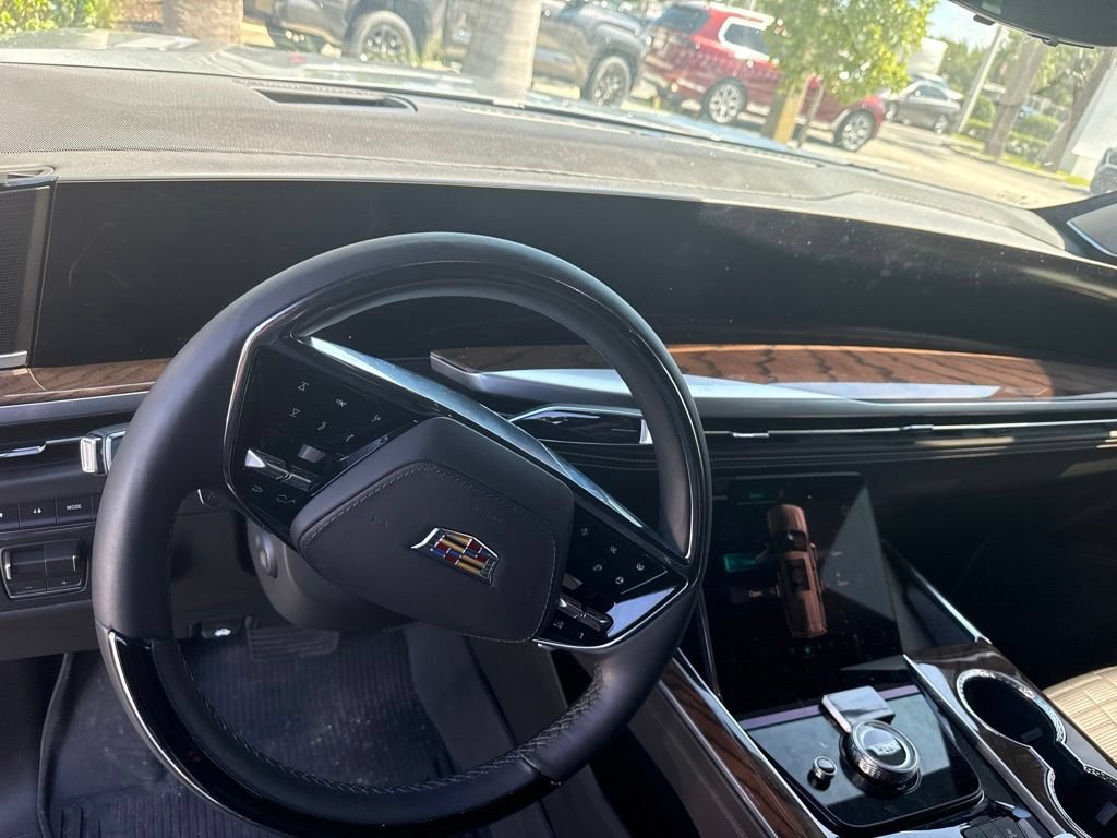 Used 2026 Cadillac Escalade Platinum Luxury w/ LPO, Radiant Package AWD/4WD image 5
