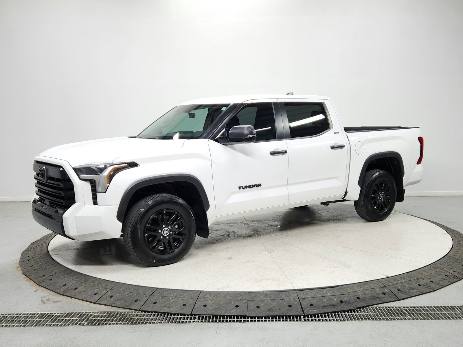 Used 2024 Toyota Tundra SR5 AWD/4WD image 3