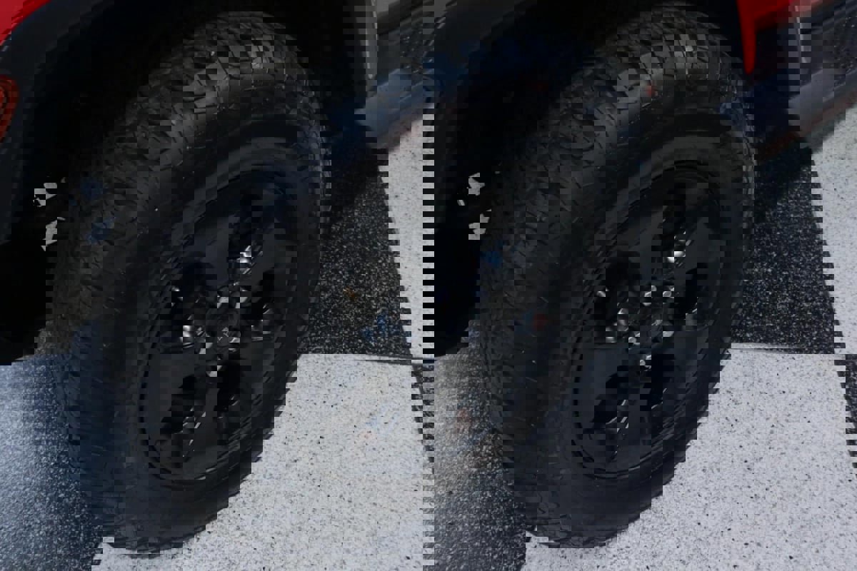 Used 2018 Jeep Wrangler Unlimited Sahara w/ Cold Weather Group image 34