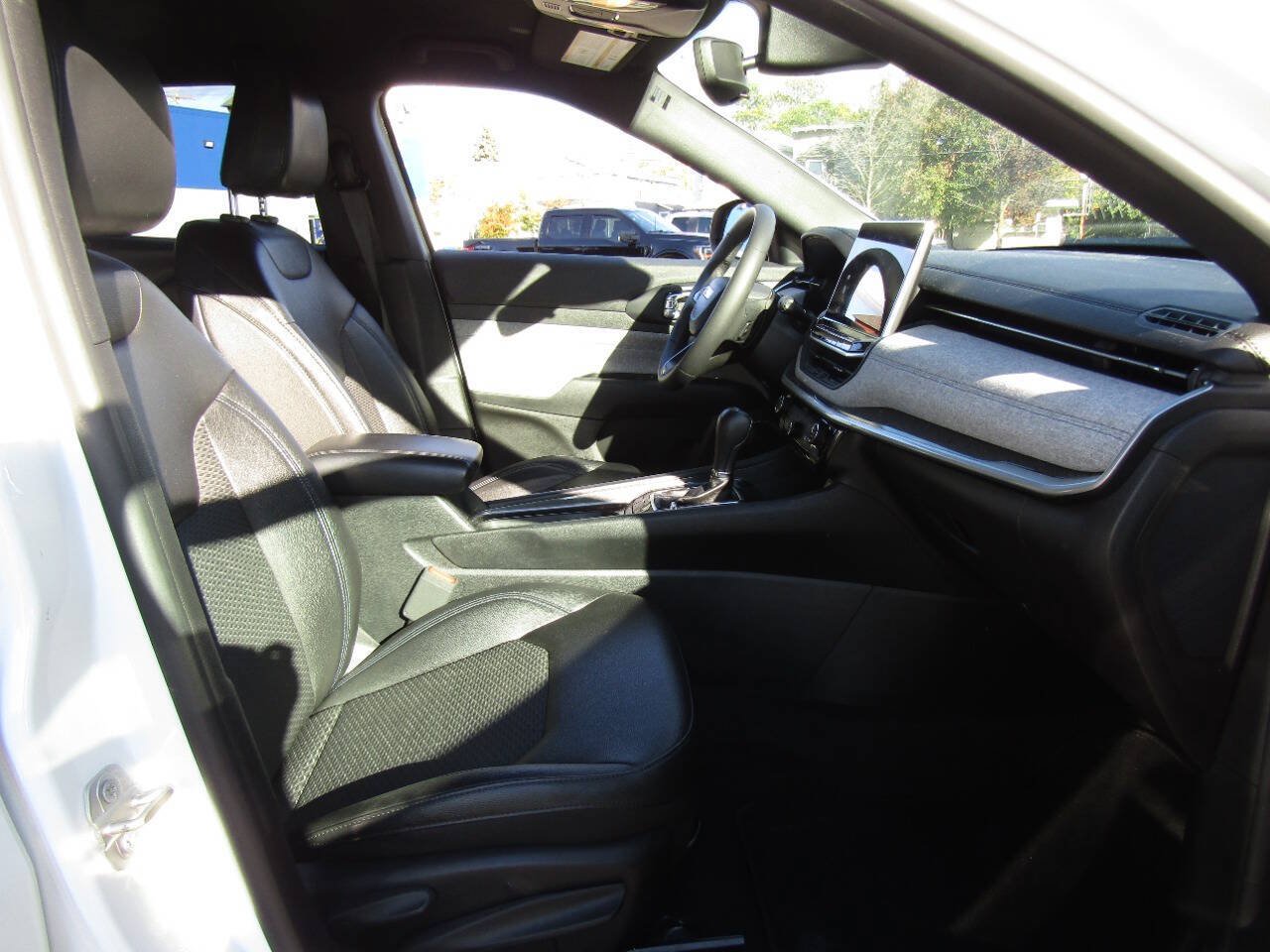 Used 2024 Jeep Compass Latitude AWD/4WD image 22