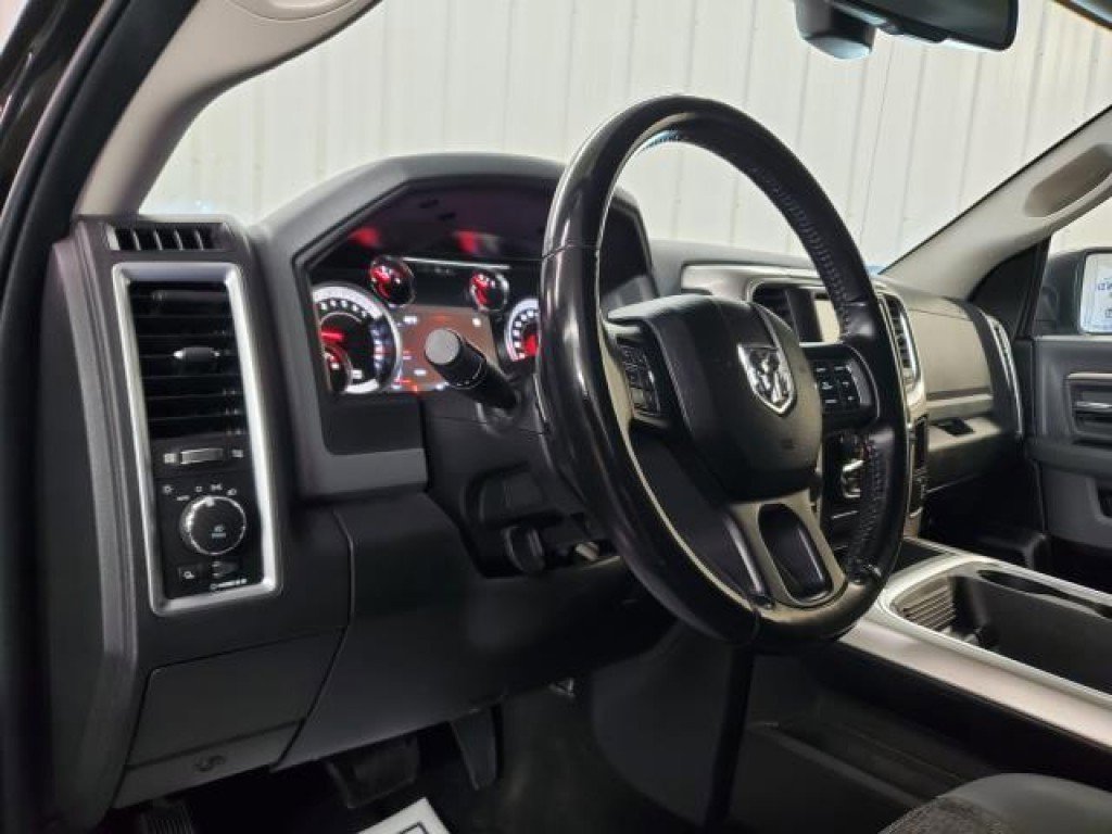 Used 2017 RAM 1500 Classic SLT w/ Luxury Group image 15