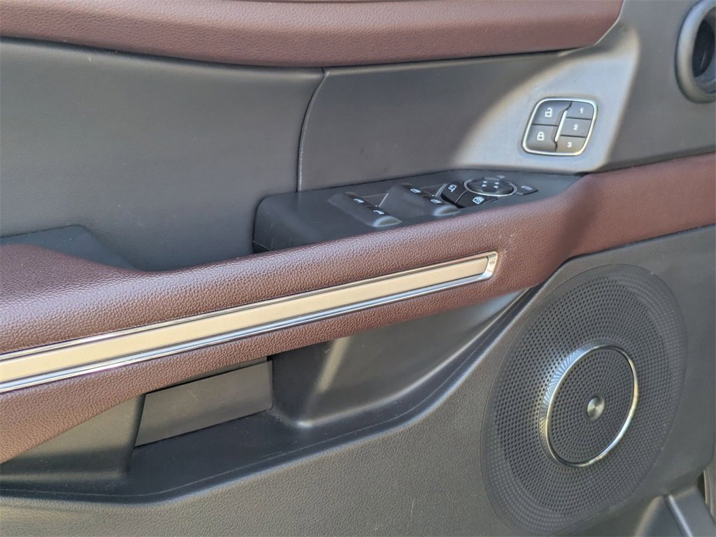 Used 2024 Ford Expedition Limited image 16