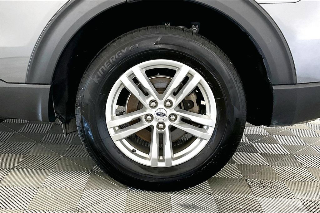 Used 2023 Ford Explorer XLT w/ Equipment Group 202A image 8