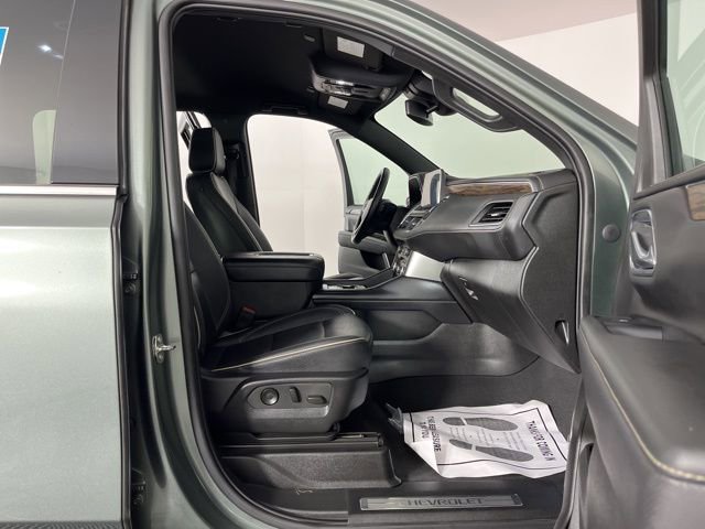 Used 2023 Chevrolet Suburban Premier image 41