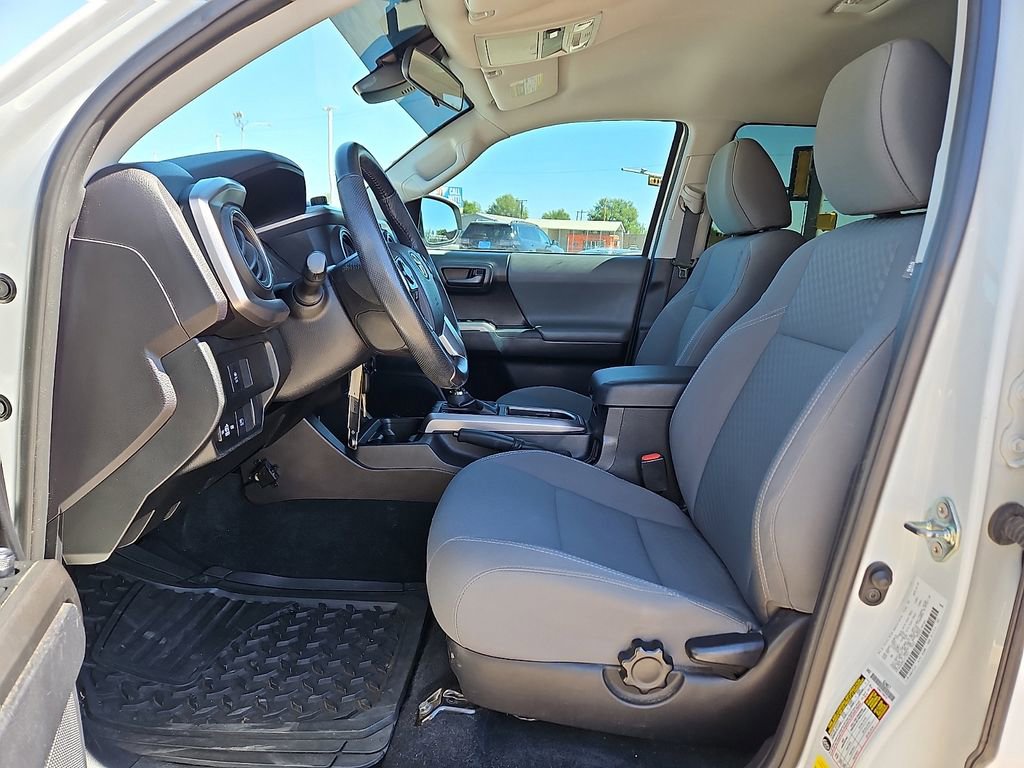 Used 2020 Toyota Tacoma SR5 w/ SR5 Appearance Package (SM) RWD image 12