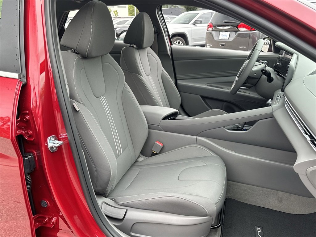 New 2025 Hyundai Elantra SEL image 37