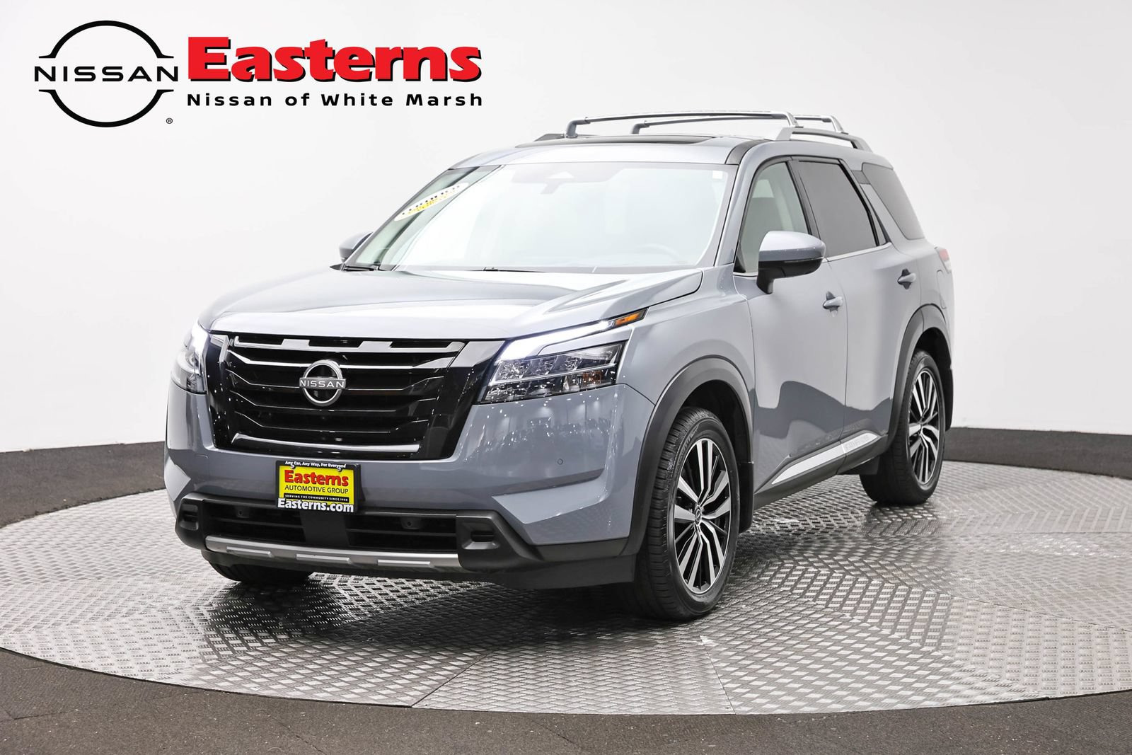 Used 2024 Nissan Pathfinder Platinum w/ Black Appearance Package