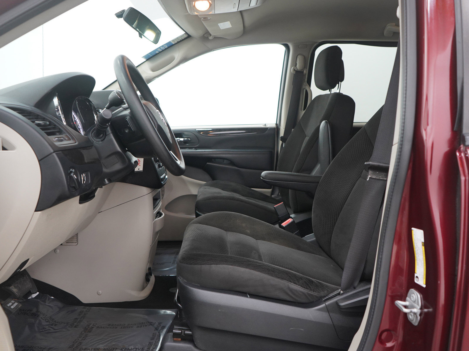 Used 2018 Dodge Grand Caravan SE image 21