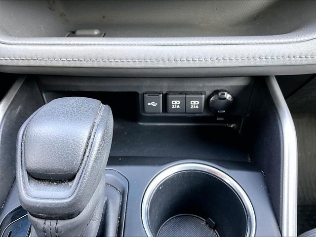 Used 2020 Toyota Highlander L FWD image 27