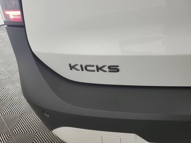 New 2026 Nissan Kicks SR w/ Illumination Package FWD image 13