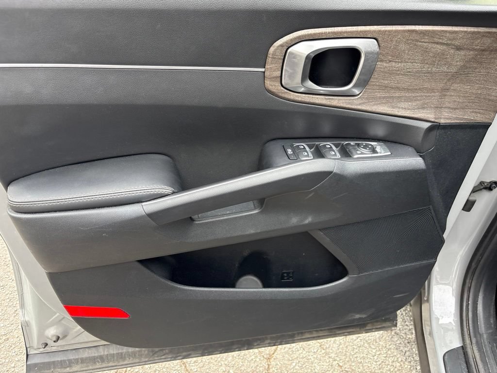 Certified 2022 Kia Sorento X-Line EX AWD/4WD image 12