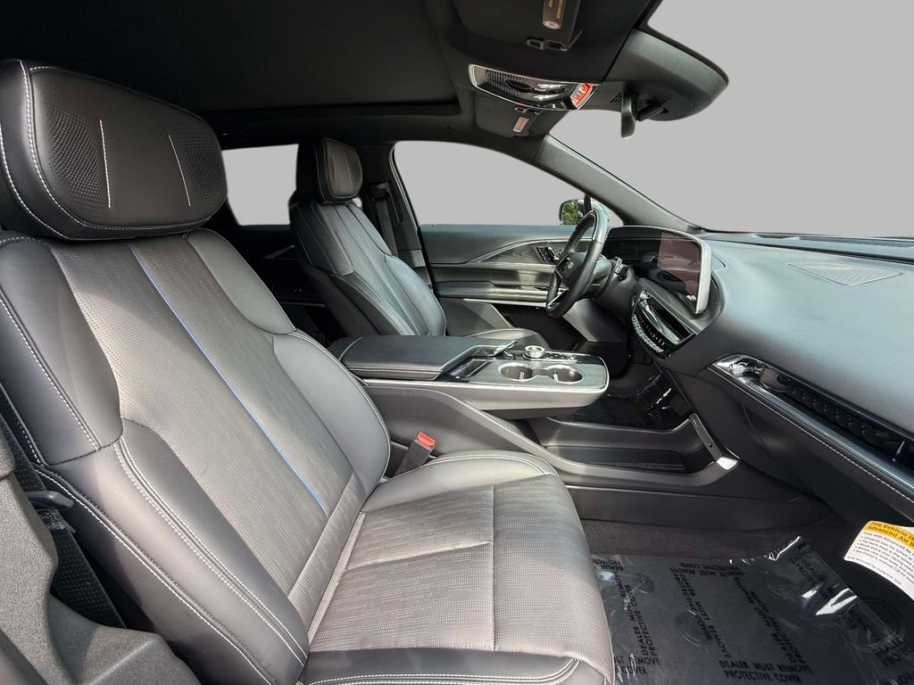 Used 2024 Cadillac Lyriq Luxury AWD/4WD image 14