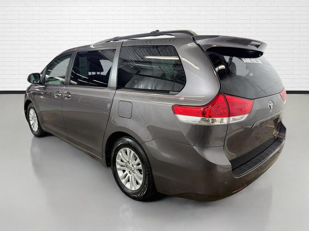 Used 2014 Toyota Sienna XLE FWD image 7
