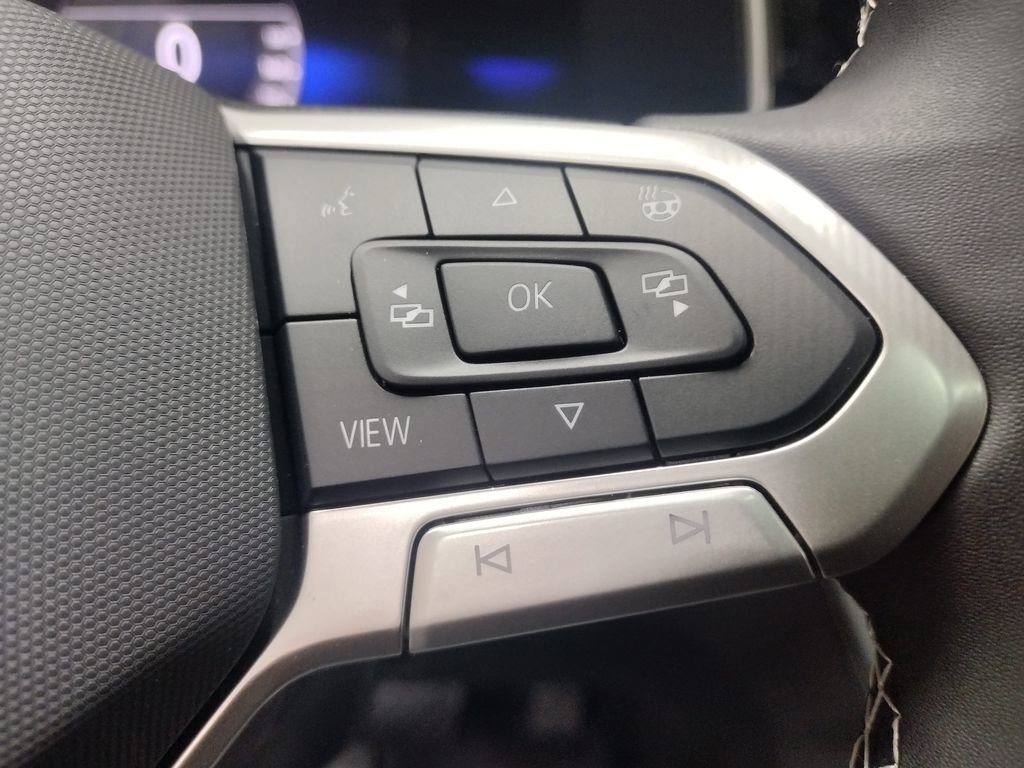 New 2025 Volkswagen Taos SE image 25