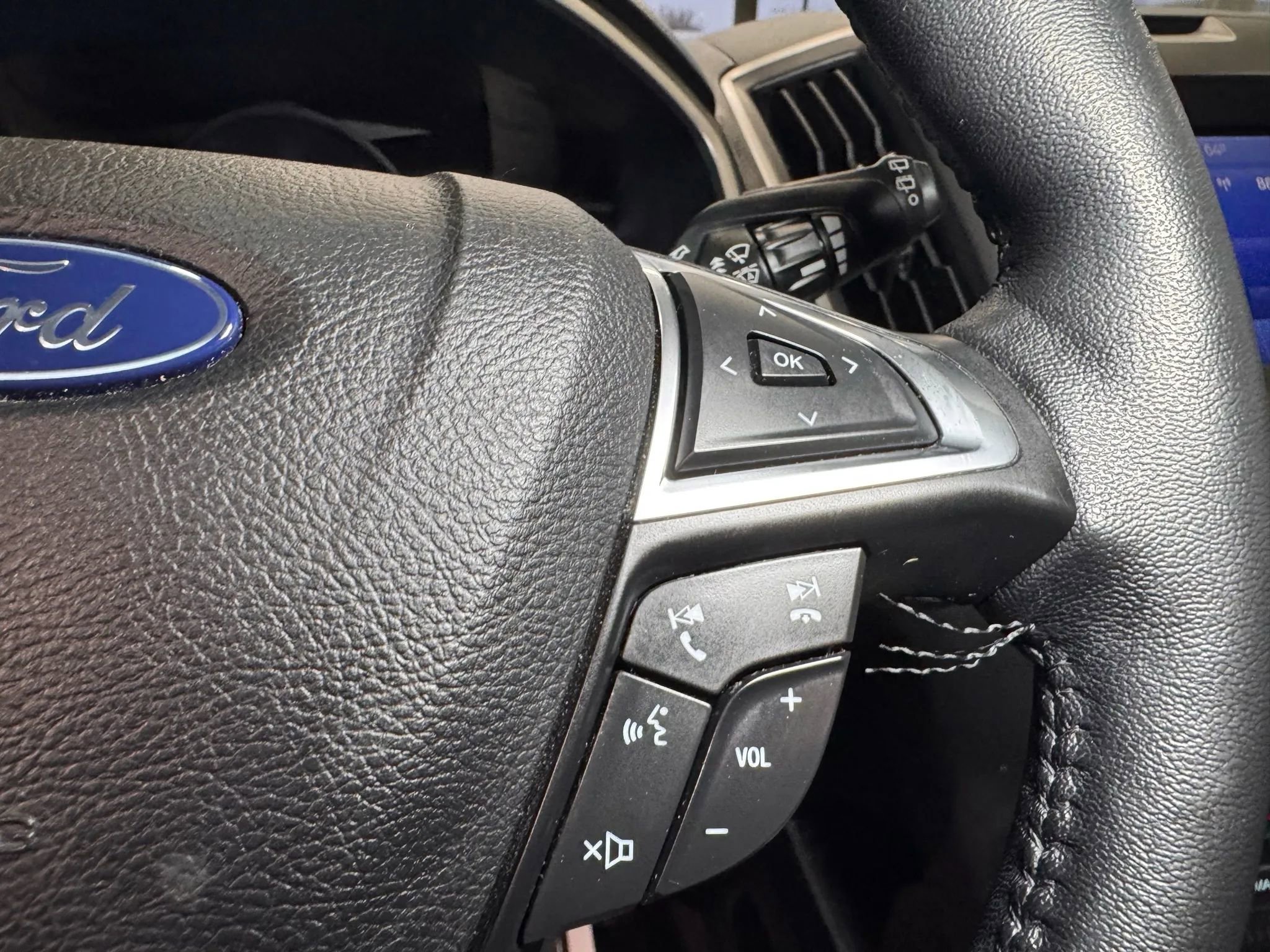 Used 2020 Ford Edge SEL w/ Cold Weather Package image 28