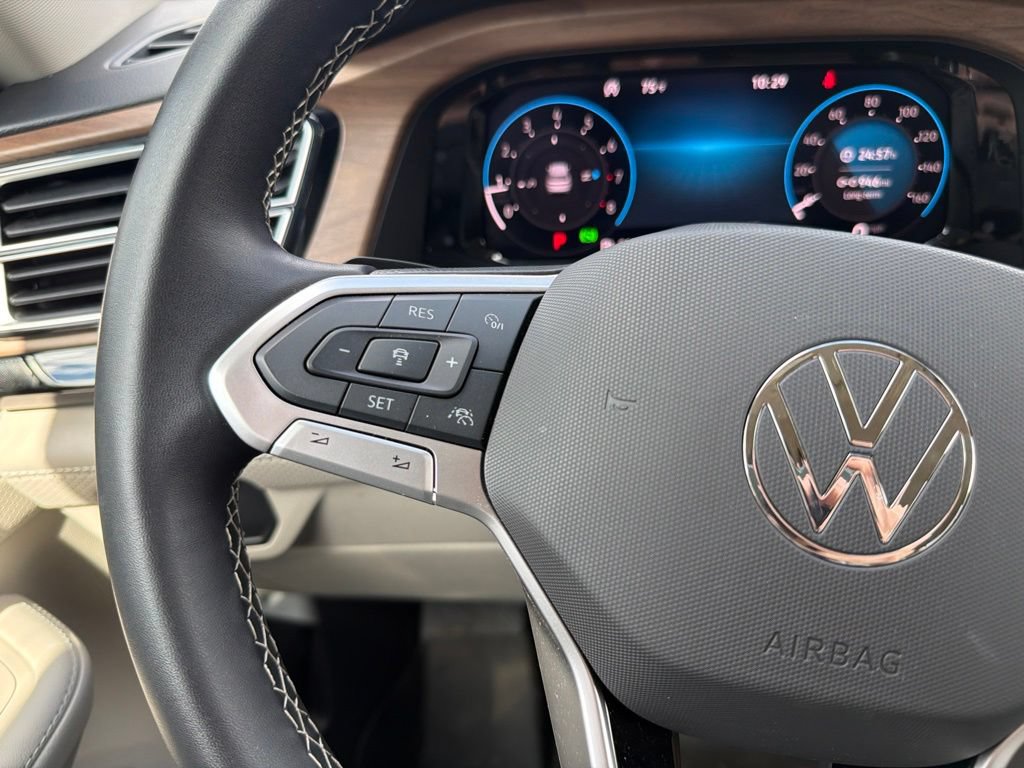 Used 2025 Volkswagen Atlas SE AWD/4WD image 25