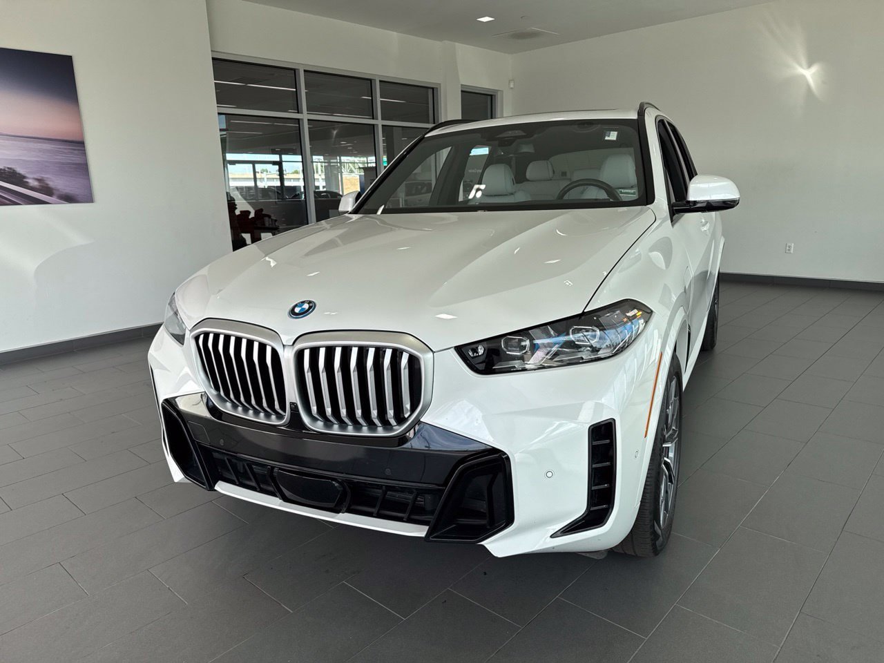 Used 2024 BMW X5 xDrive50e w/ M Sport Package AWD/4WD image 3