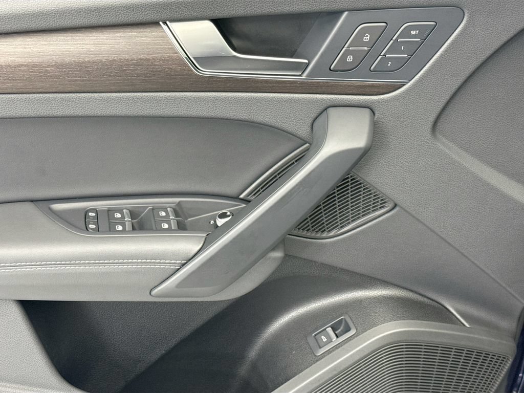 Certified 2025 Audi Q5 2.0T Premium Plus w/ Premium Plus Package AWD/4WD image 22