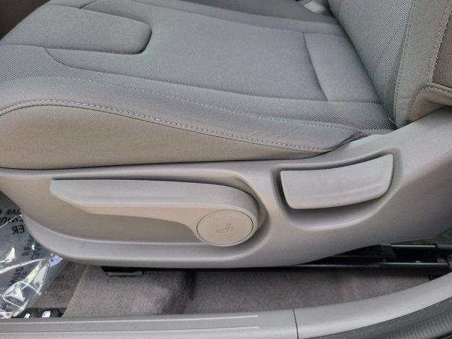 Certified 2025 Hyundai Elantra SE FWD image 19