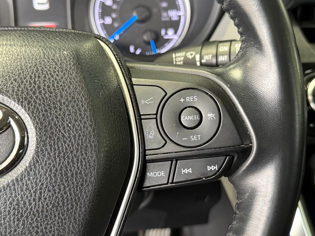 Certified 2021 Toyota Venza LE w/ Carpet Mat Package (TMS) image 23