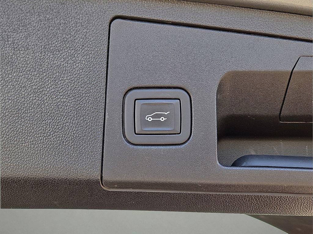 Used 2023 Cadillac XT4 Premium Luxury image 16