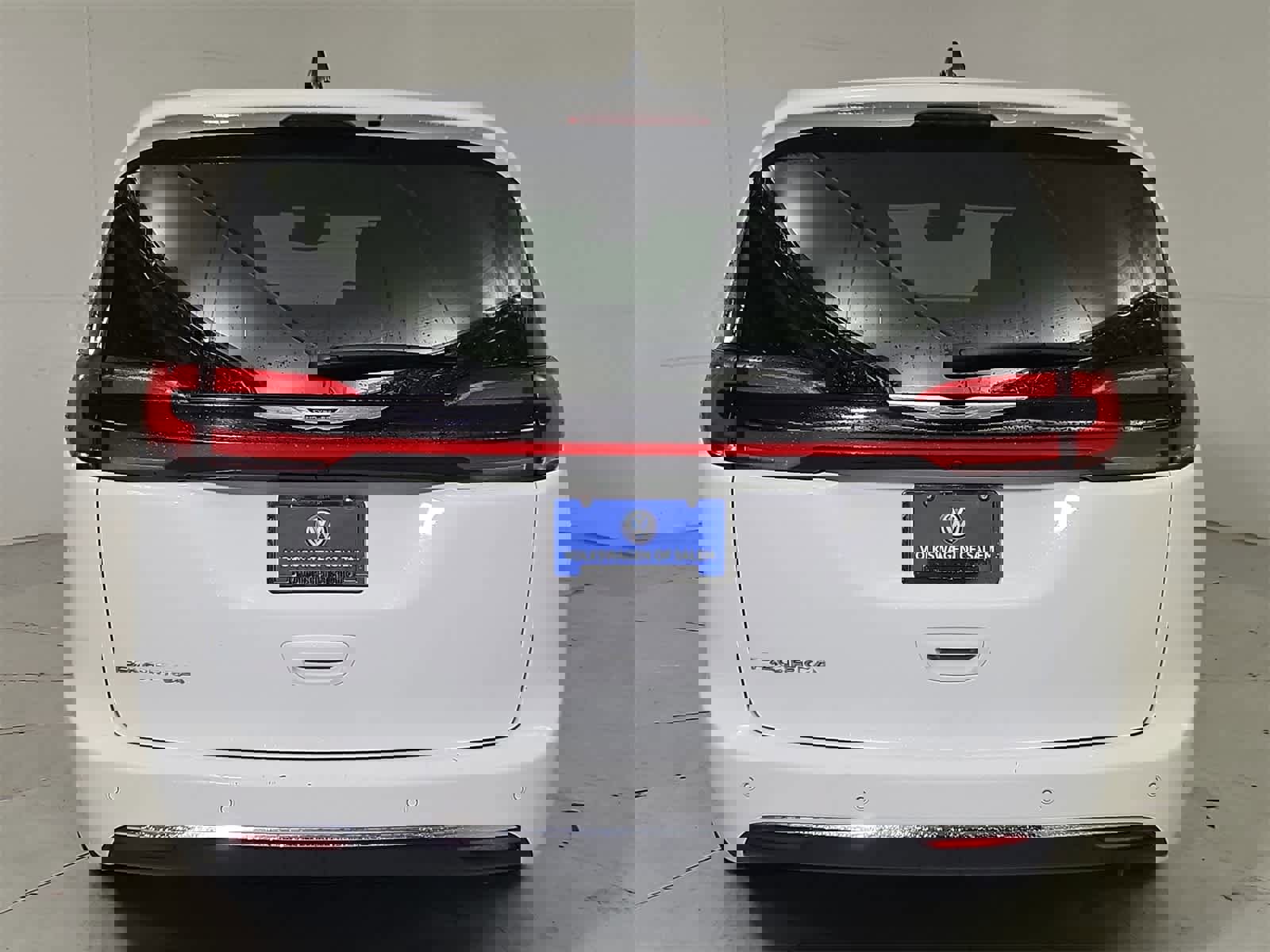 Used 2024 Chrysler Pacifica Touring-L image 5