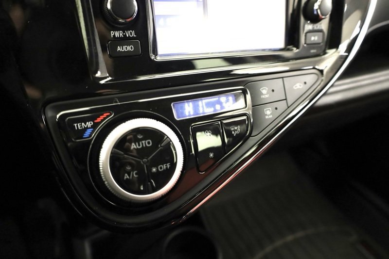 Used 2018 Toyota Prius C Two image 19