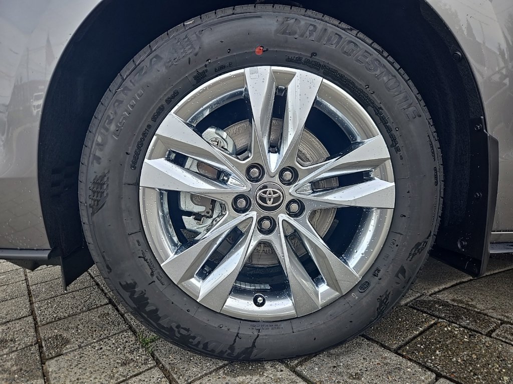 New 2026 Toyota Sienna Limited AWD/4WD image 11